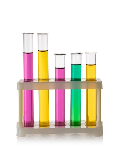 Tubos de ensaio com produtos químicos coloridos