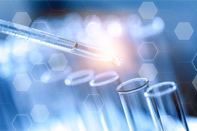 Tubos de ensaio de laboratório de ciências de perto