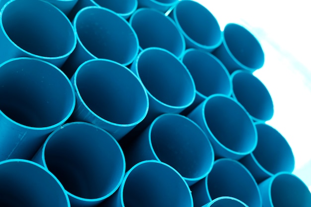 Foto tubos de pvc azul apilados