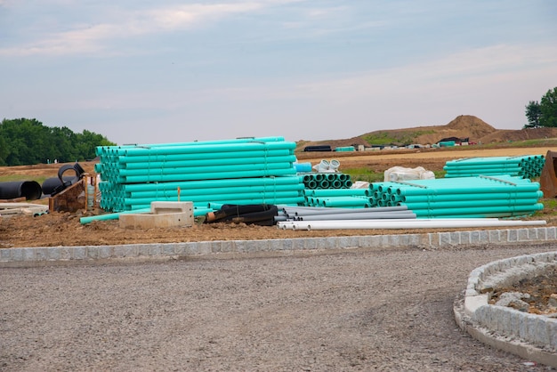 Tubulações de água em um canteiro de obras