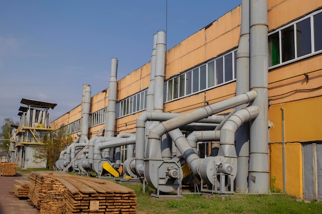 Tubulações de ventilação de uma sala industrial