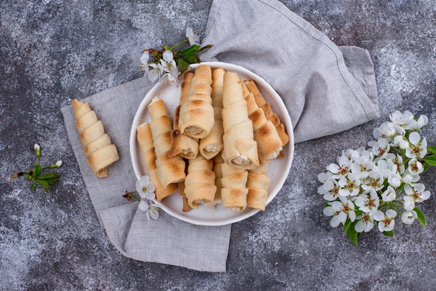 Túbulo doce ou cones com creme