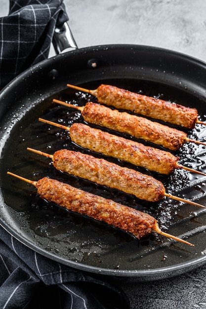 Türkisch und arabisch traditioneller kebab, rinderhackfleisch, lammfleisch