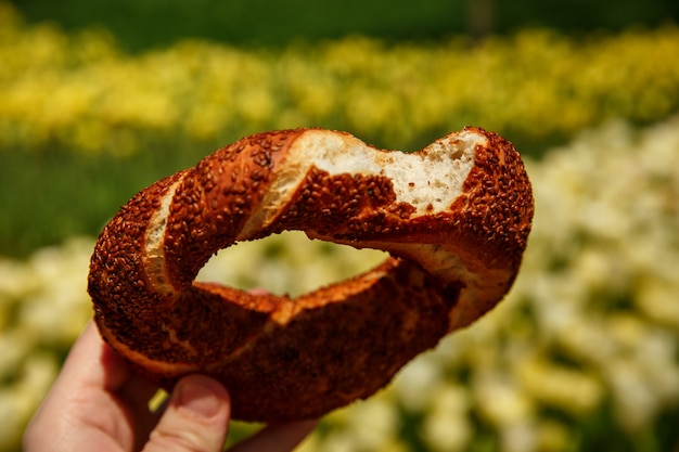 Türkischer Bagel mit Sesam