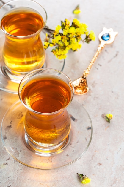 Türkischer Tee im traditionellen Glas