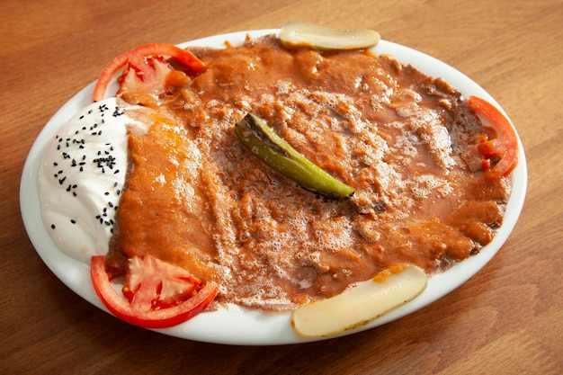 Türkischer traditioneller Iskender-Kebab-Joghurt