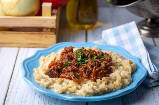 Türkisches Essen Hunkar Begendi mit Auberginen und Fleisch