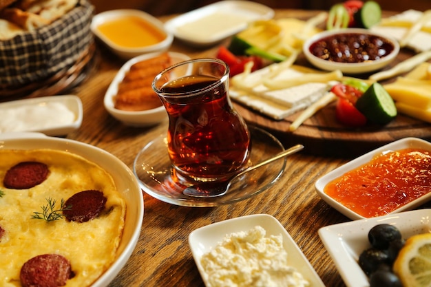 Türkisches Frühstück mit Tee