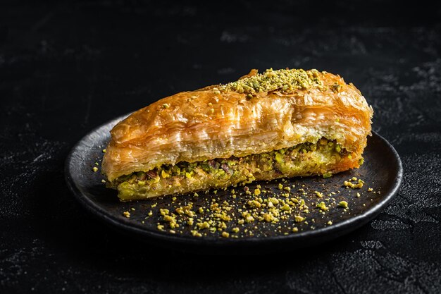 Türkisches Havuc Dilim Baklava mit Pistazien Karottenscheibe Baklava Schwarzer Hintergrund Ansicht von oben