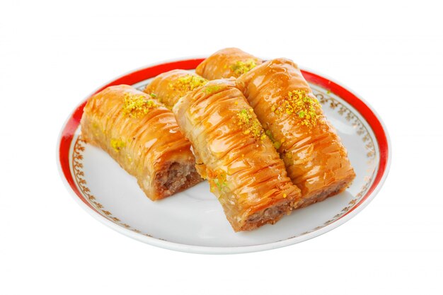 Türkisches Ramadan Dessert Baklava lokalisiert auf Weiß