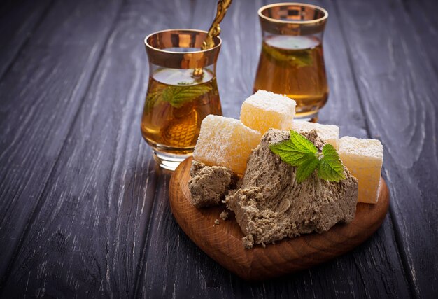 Türkisches Vergnügen, Halva und Tee.