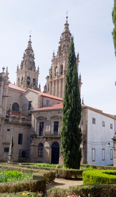 Türme der Kathedrale von Santiago de Compostela von der Plaza de la Azabachera aus gesehen