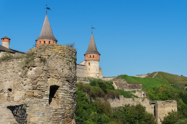 Türme und Gebäude der Burg Kamianets-Podilskyi, Ukraine