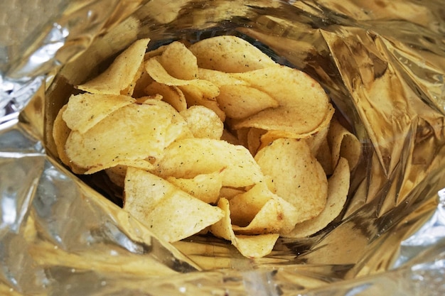 Tüte Kartoffelchips oder Päckchen Chips