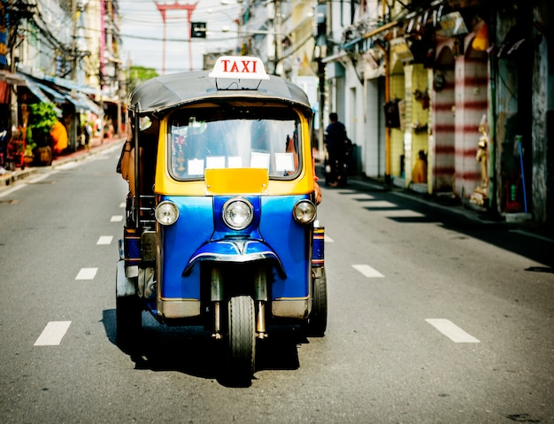 Tuk Tuk: Thai traditionelles Taxi
