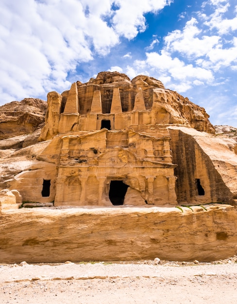 Foto tumba antiga em petra, jordânia