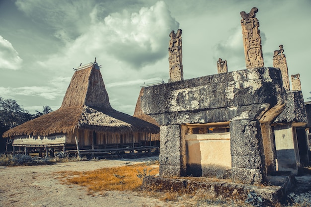 Tumba, cabana na vila étnica. Sumba. Indonésia.