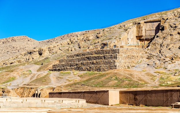 Tumba de Artaxerxes III acima de Persépolis - Irã