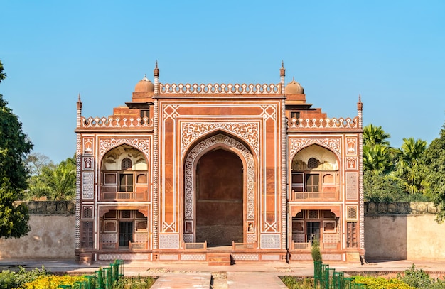 Tumba de Itimad-ud-Daulah en Agra, India