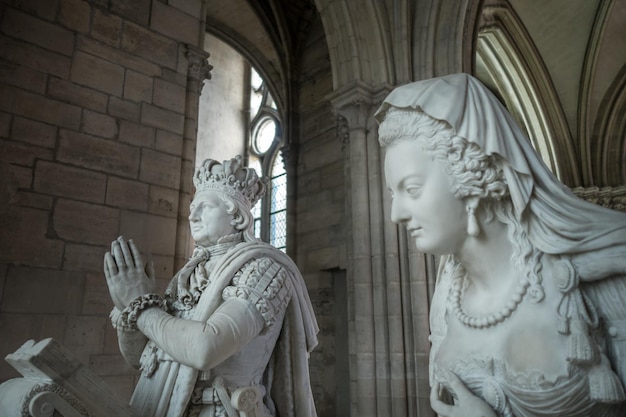Tumba del rey Luis XVI y María Antonieta en la basílica de Saint Denis