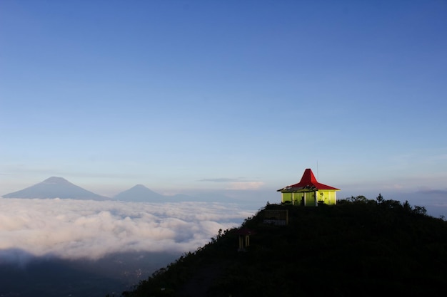 La tumba sagrada de ki joko chilla en la montaña andong por la mañana