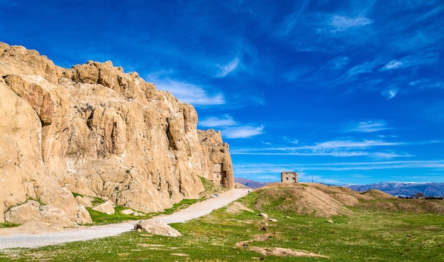 Tumbas antigas dos reis aquemênidas em naqsh-e rustam, no norte de shiraz, irã.