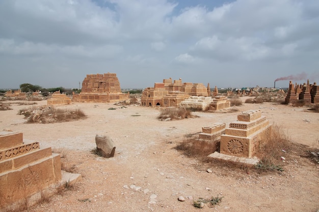 Foto las tumbas antiguas de chaukhandi cerca de karachi en pakistán