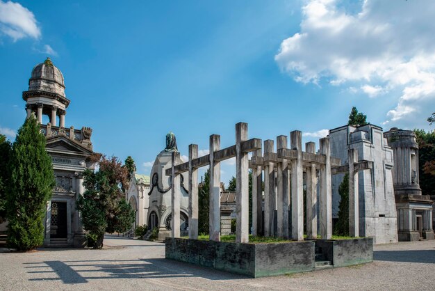 Las tumbas en el Cementerio Monumental de Milán Italia