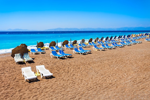 Tumbonas en la playa de Rodas Grecia
