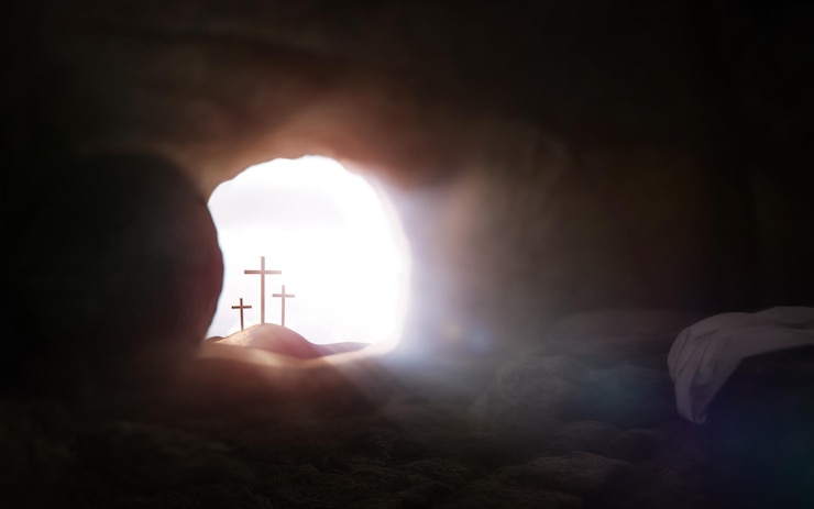 Foto túmulo vazio e cruz simbolizando a ressurreição de jesus cristo e a páscoa