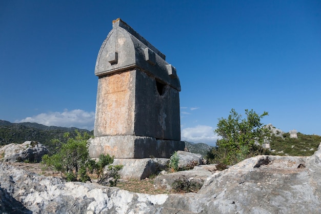 Túmulos da Lícia em Kalekoy Simena deitado em uma rota de caminhada de longa distância da Lícia passando por Simena Turquia
