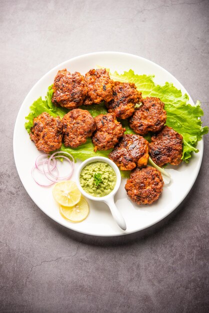 Tunde Ke Kabab, auch bekannt als Büffel-, Hühner- oder Fleisch-Galouti-Kebab, ist ein weiches Gericht aus Hackfleisch, das in Indien beliebt ist