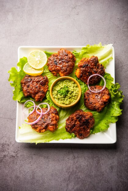 Tunde Ke Kabab, também conhecido como Buffalo, frango ou carne galouti kebab, é um prato macio feito de carne picada que é popular na Índia