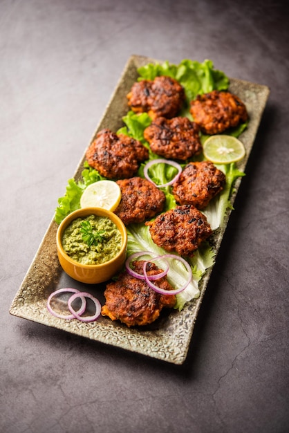 Tunde Ke Kabab, também conhecido como Buffalo, frango ou carne galouti kebab, é um prato macio feito de carne picada que é popular na Índia