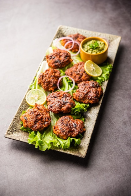 Tunde Ke Kabab, também conhecido como Buffalo, frango ou carne galouti kebab, é um prato macio feito de carne picada que é popular na Índia