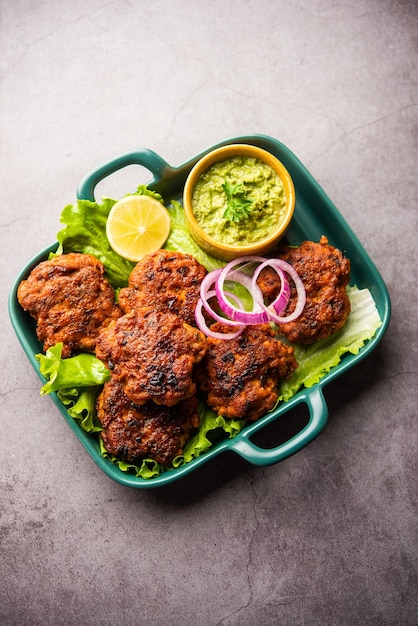 Tunde Ke Kabab, também conhecido como Buffalo, frango ou carne galouti kebab, é um prato macio feito de carne picada que é popular na Índia