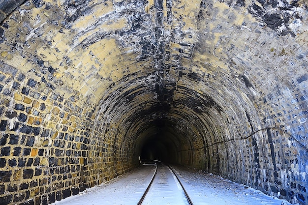 túnel estrada de ferro estrada arco arquitetura Trevas luz