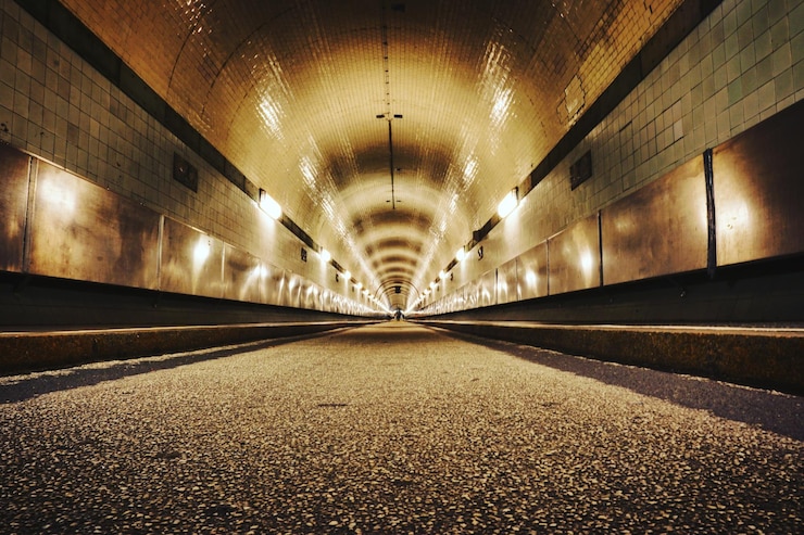 Foto túnel iluminado vazio