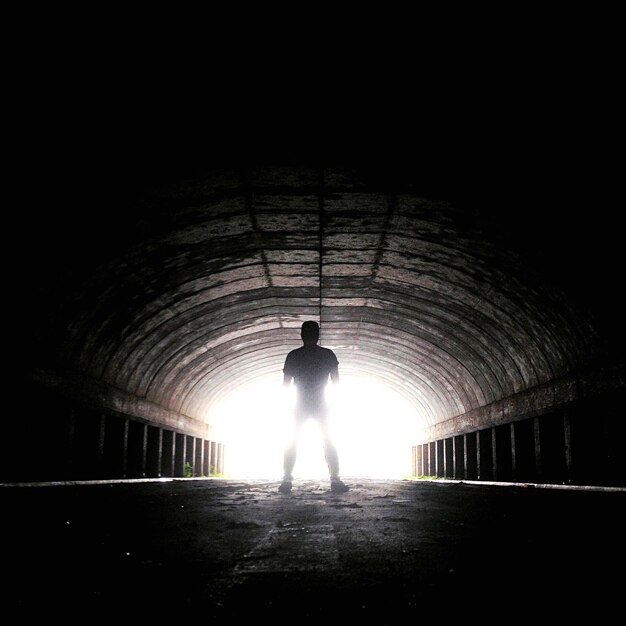 Túnel iluminado