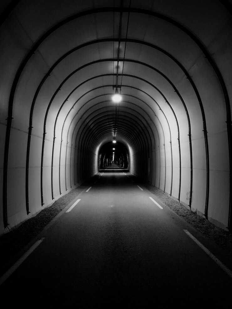 Foto túnel iluminado