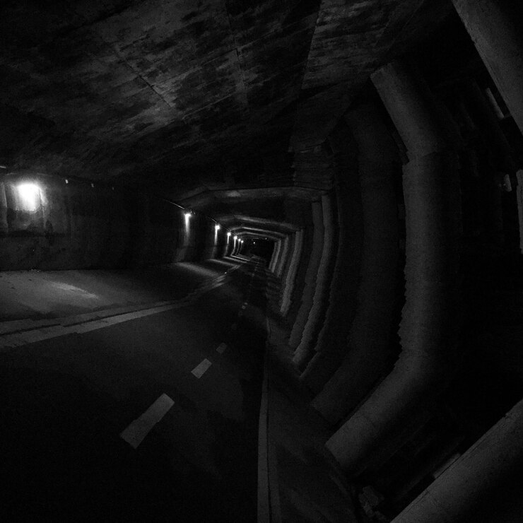 Foto túnel iluminado