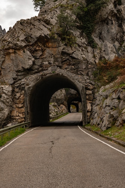 Túnel na estrada para tielves asturias