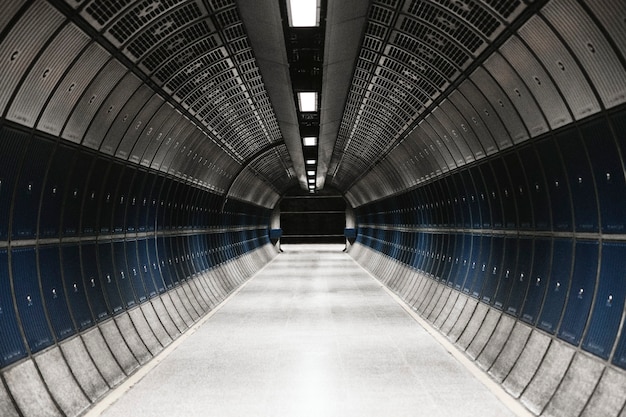 Túnel subterrâneo vazio de Londres