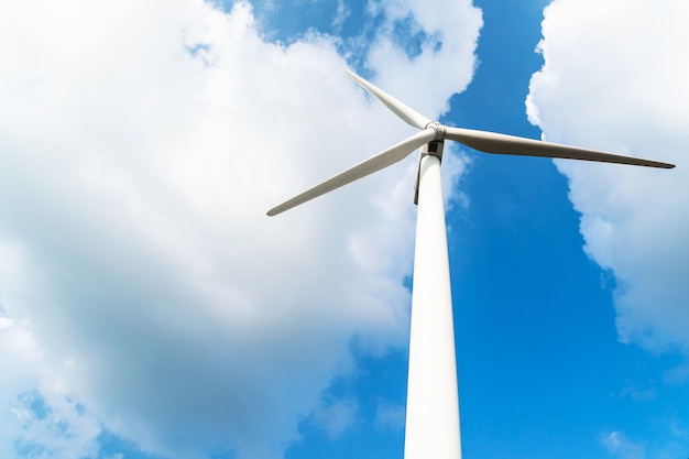 Moinho De Vento Ao Lado Da Autoestrada Na Índia - Energia Eólica - Energia  Renovável Sustentável Foto de Stock - Imagem de parque, abandonado:  157956282