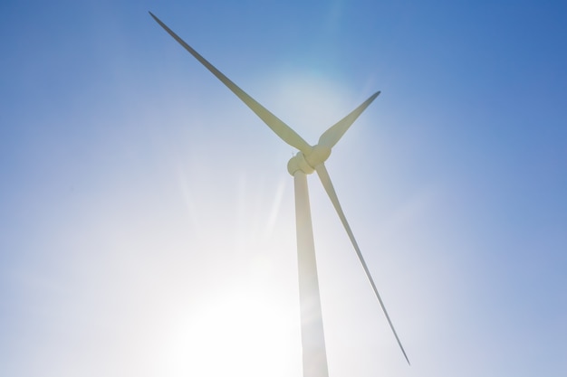 Turbina eólica para energia alternativa. conceito de energia ecológica.