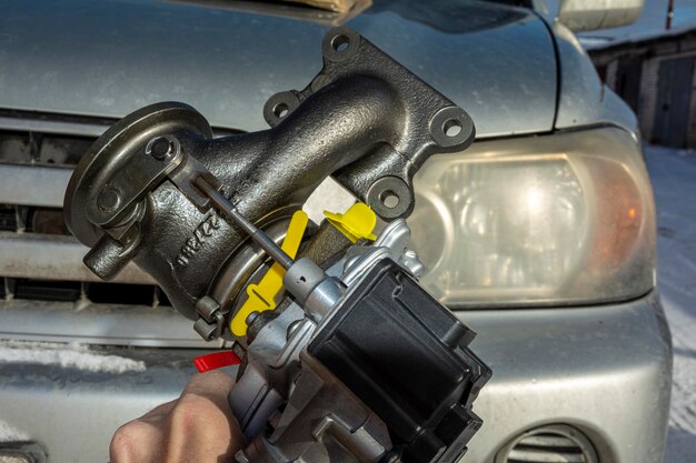 Turbina para un motor de automóvil en el fondo de un coche