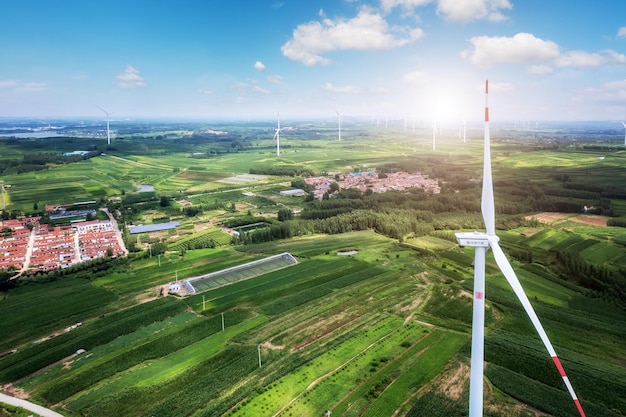 Turbina de viento de tierras de cultivo al aire libre de fotografía aérea