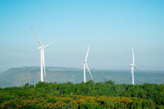 Foto las turbinas eólicas producen electricidad la energía limpia