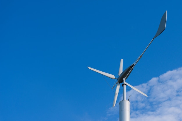 Las turbinas eólicas producen energía limpia para el mundo