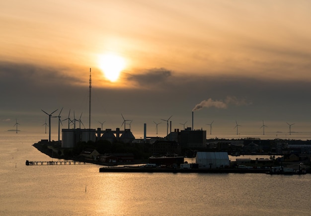 Turbinas de viento en la entrada al puerto de Copenhague